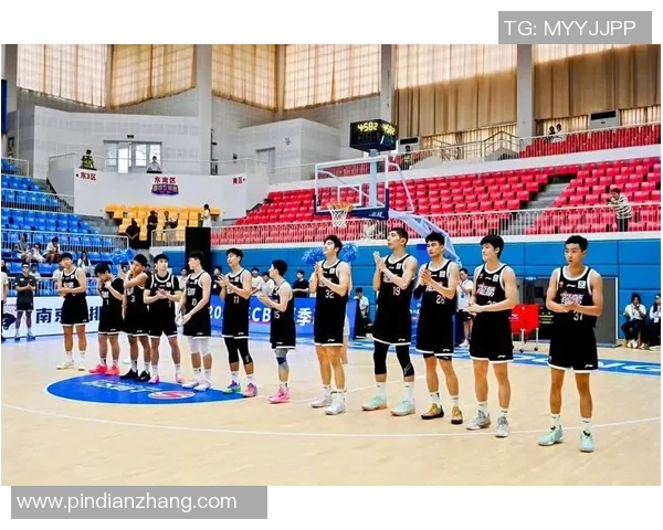 CBA激战广州队迎战青岛队双方全力争胜展现篮球魅力与团队精神